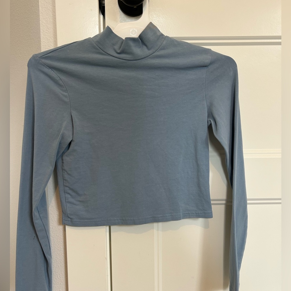 Cropped light blue turtleneck